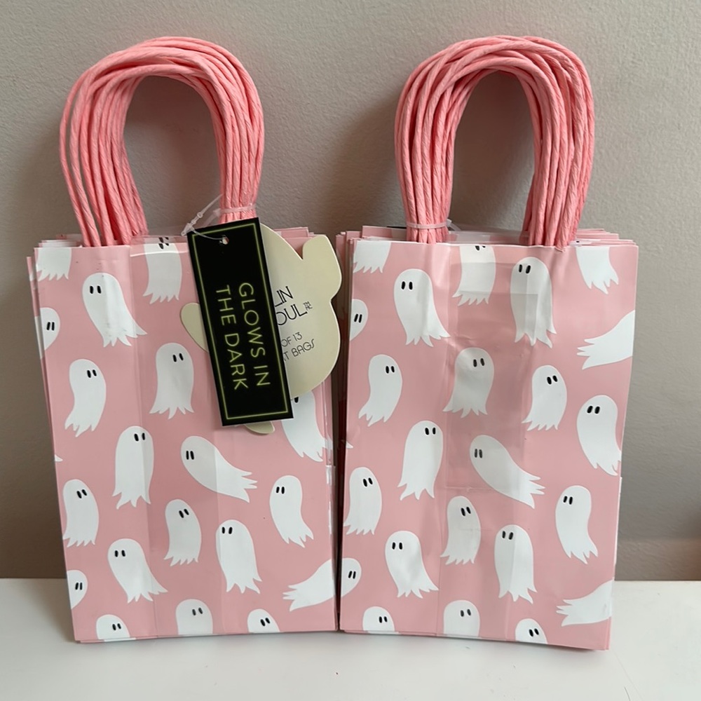 26 Treat bags pink with ghosts Goblin and Ghoul